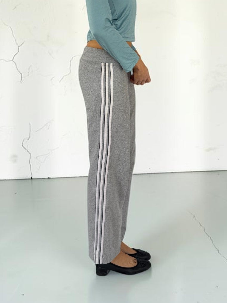 Adidas grey sweatpants side2