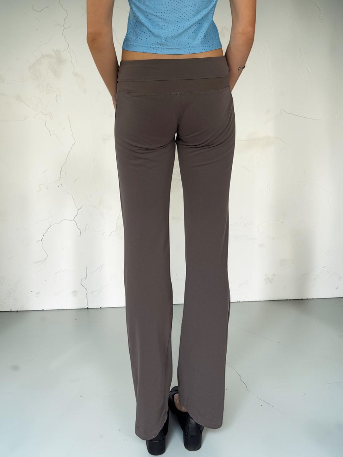 adidaskhakigreypantsback