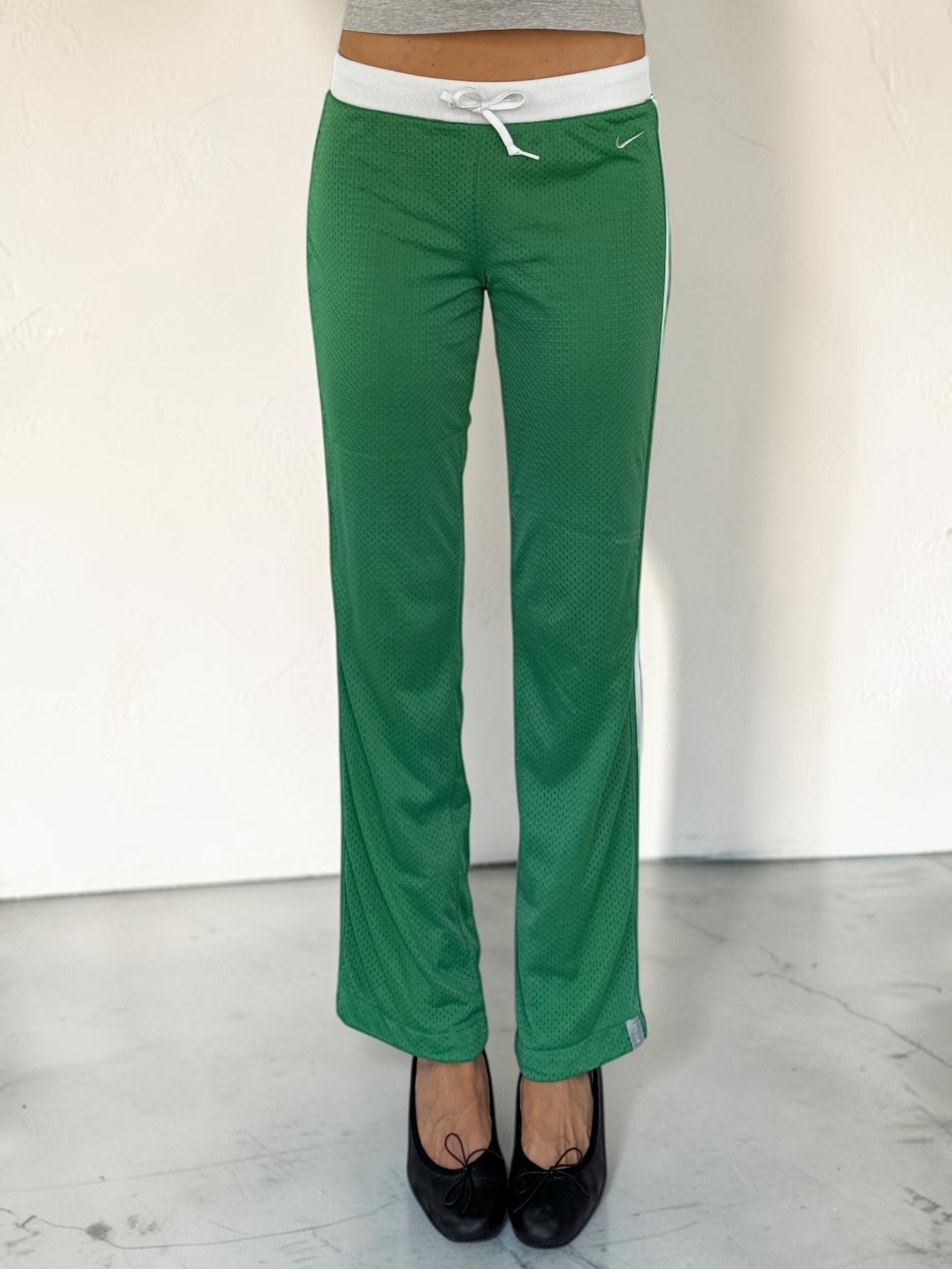 nike_green_trackpants_front