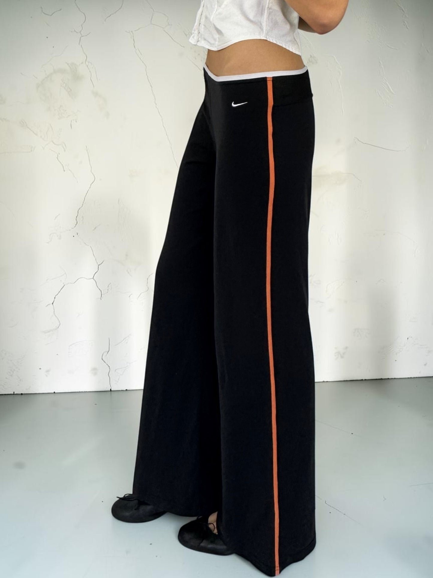 Nike White Trim Low-Waist Leggings