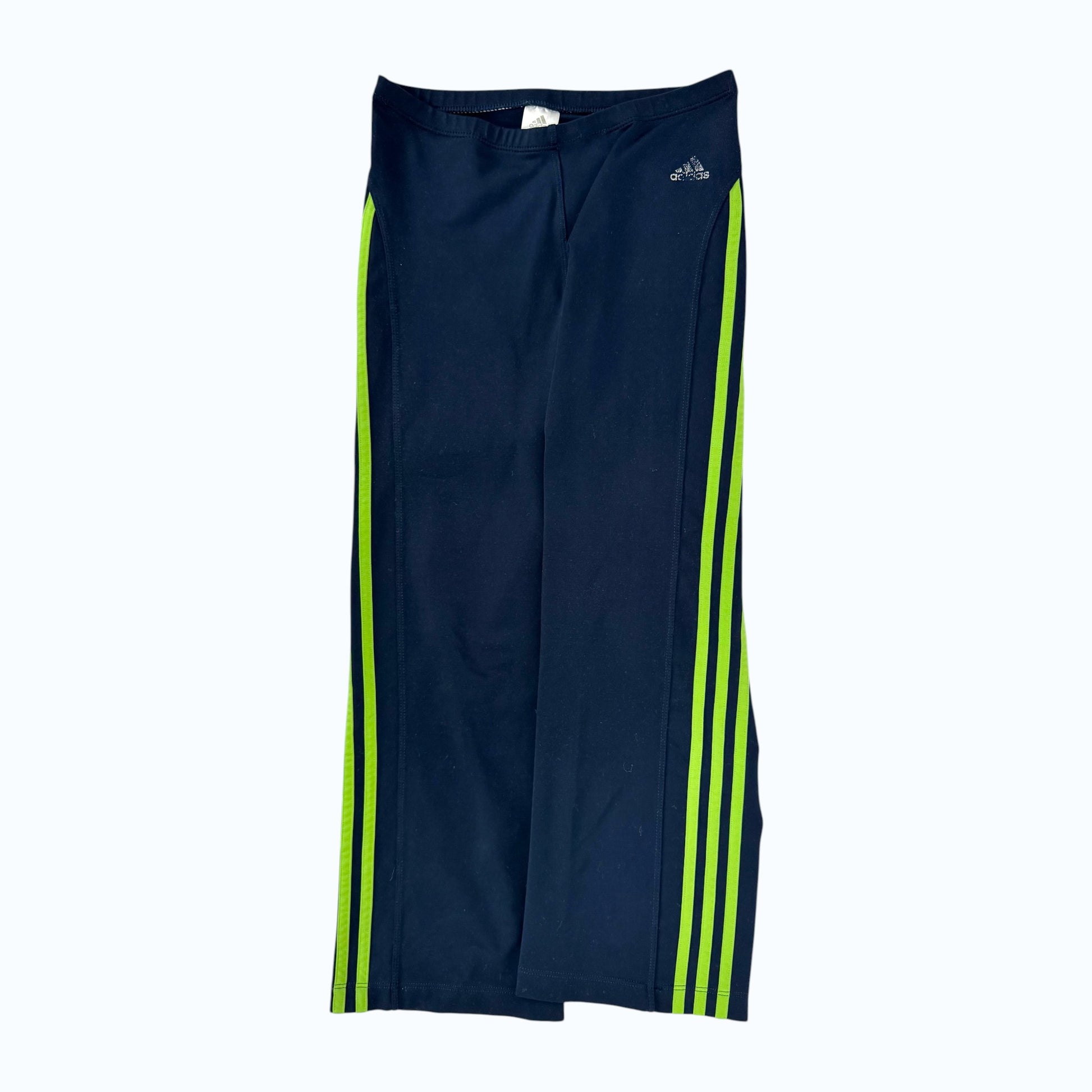 Adidas_green_strip_capri_flat front