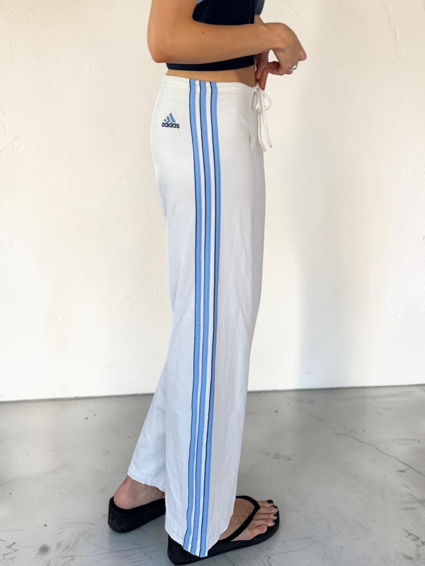 adidas_white_cotton_blue_stripe_side