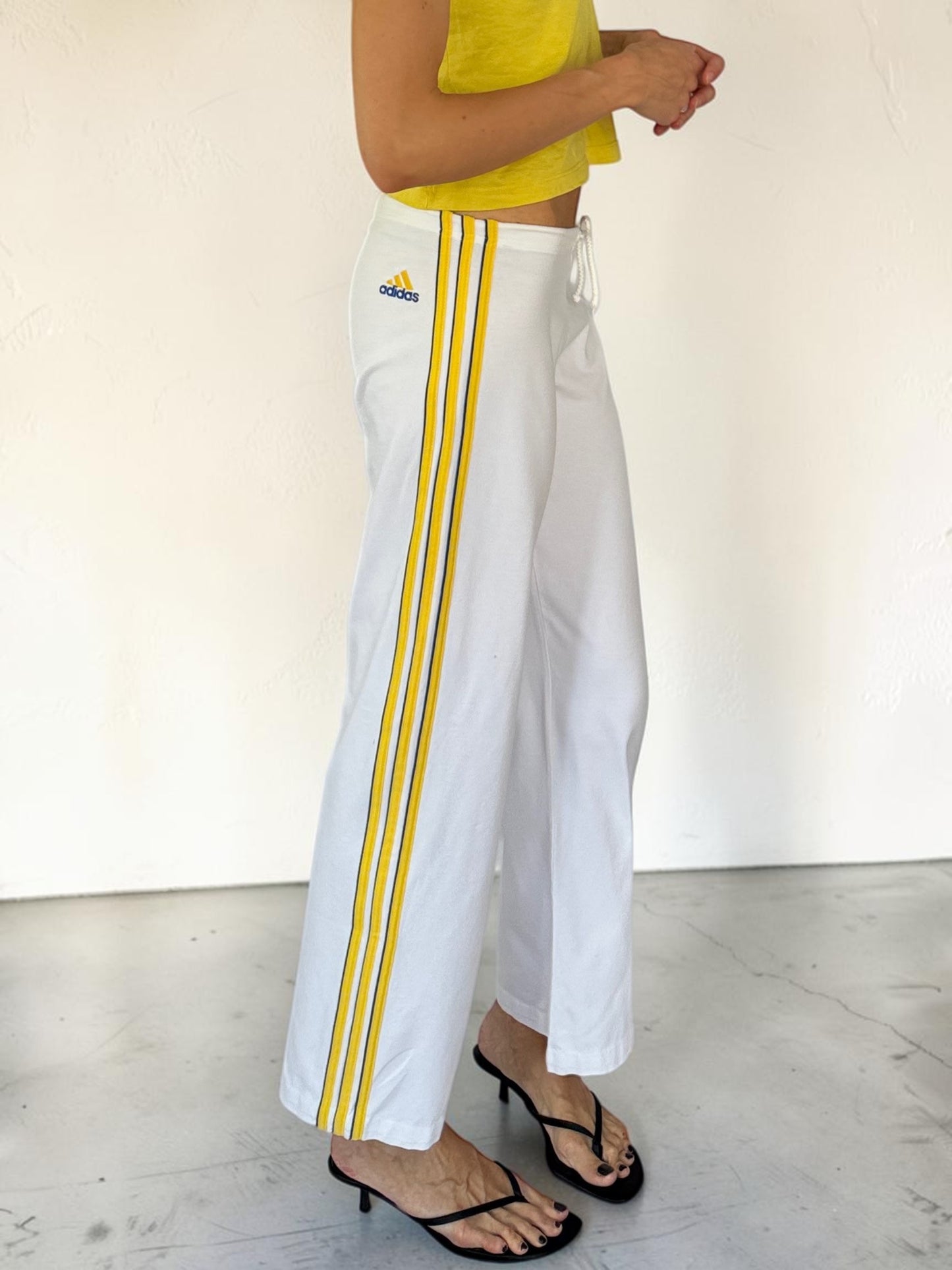 adidas_white_cotton_yellow_strip_side2