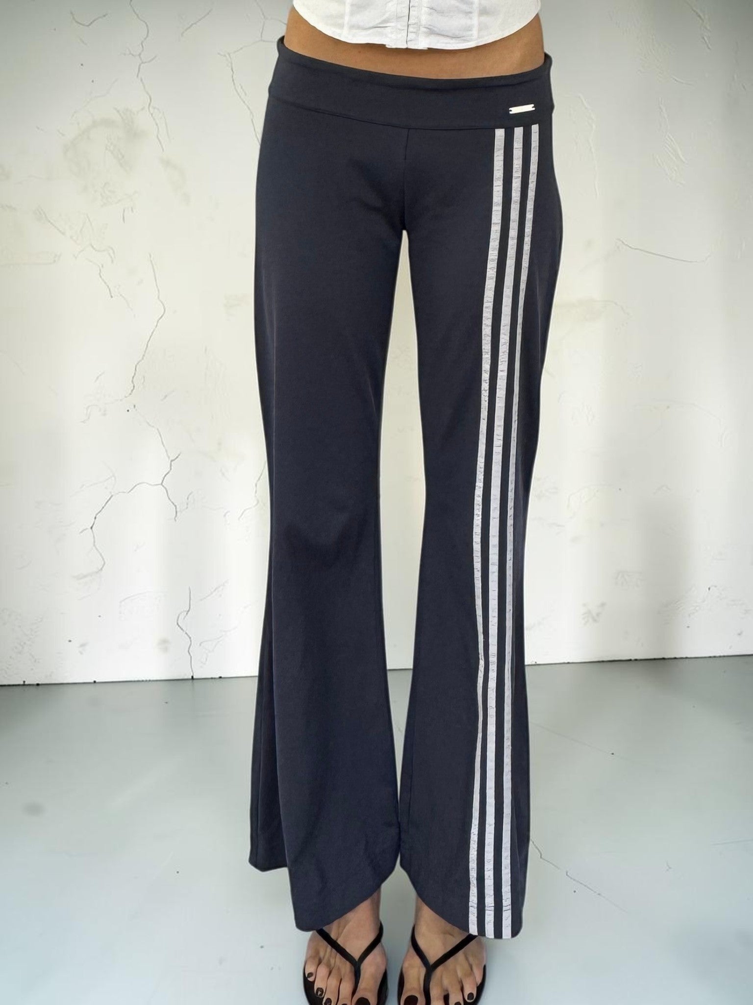 adidasfrontstripegreyfront3