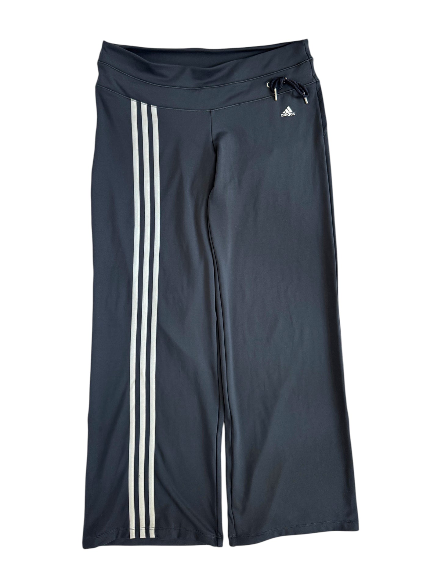 adidasfrontstripestieflatfront