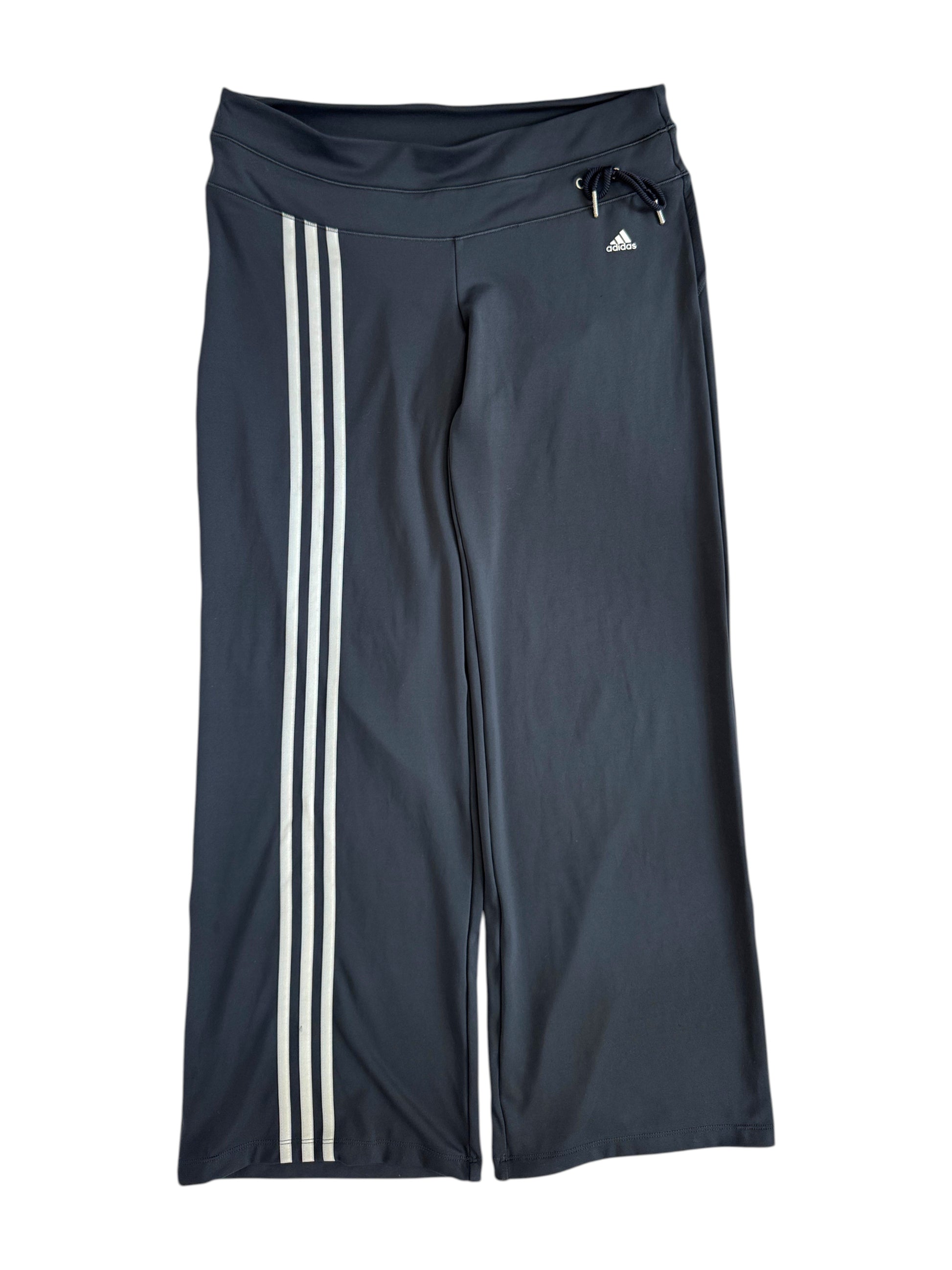 adidasfrontstripestieflatfront