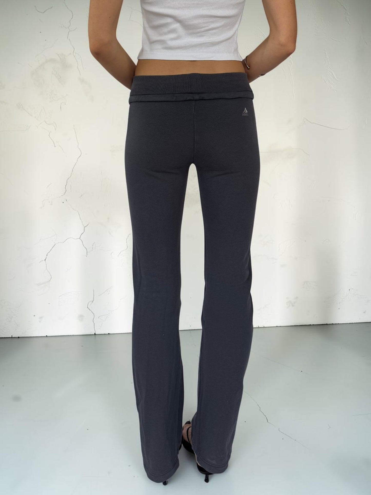 adidasgreypinkstripesweatpantsback