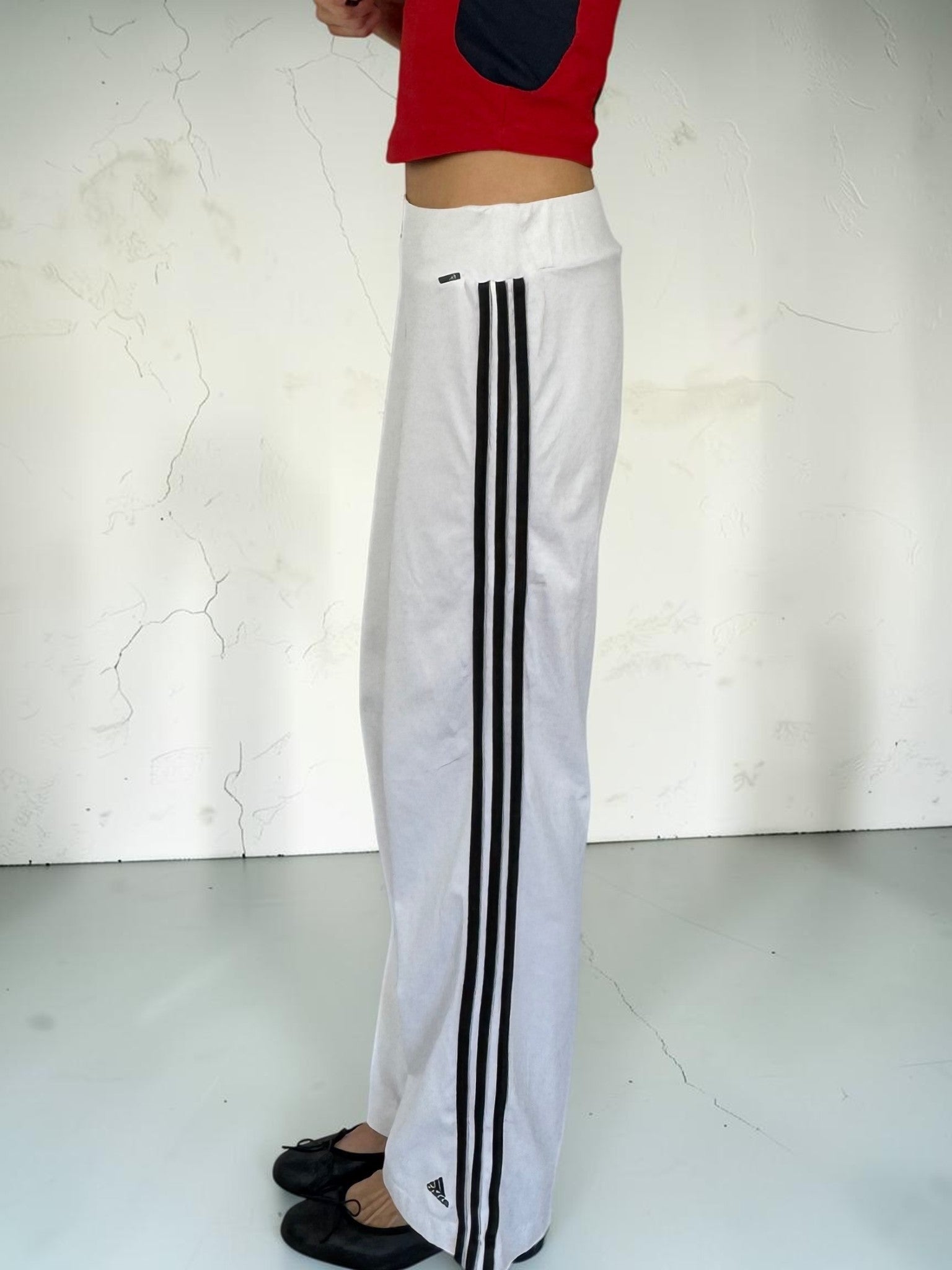 adidaswhitesweatpantsside