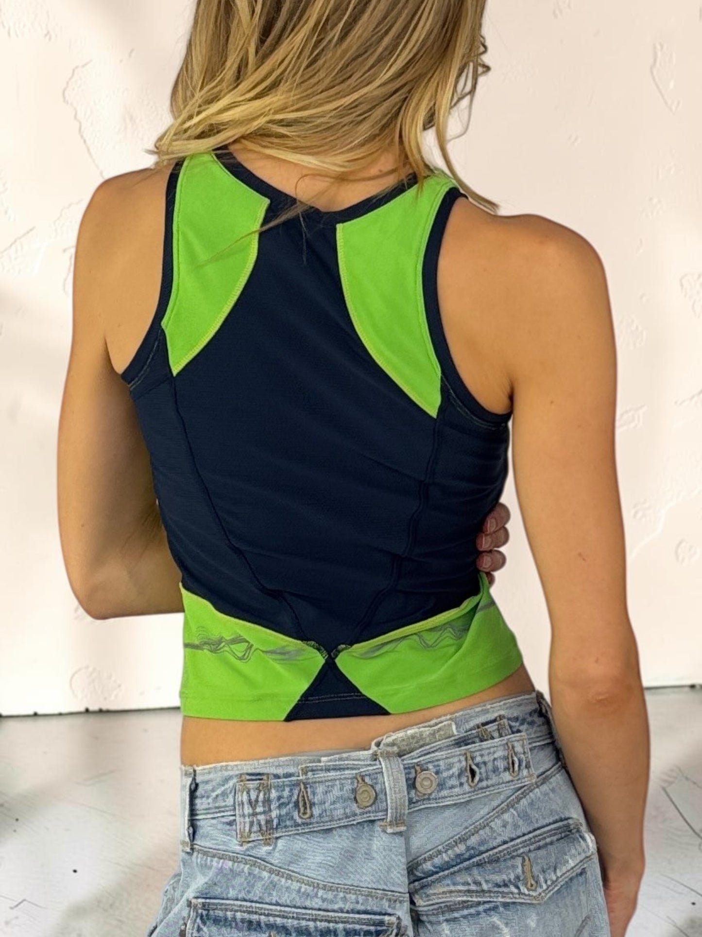nike_green_black_top_back