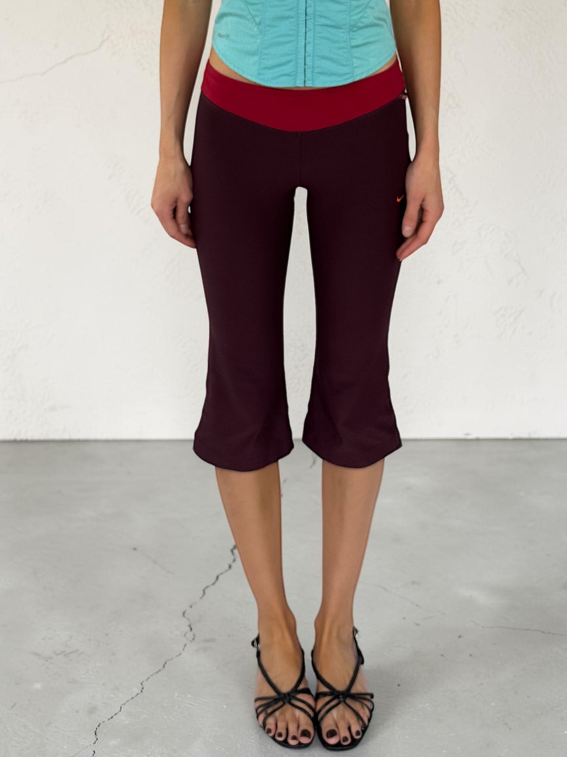 nikeburgundyredcapri