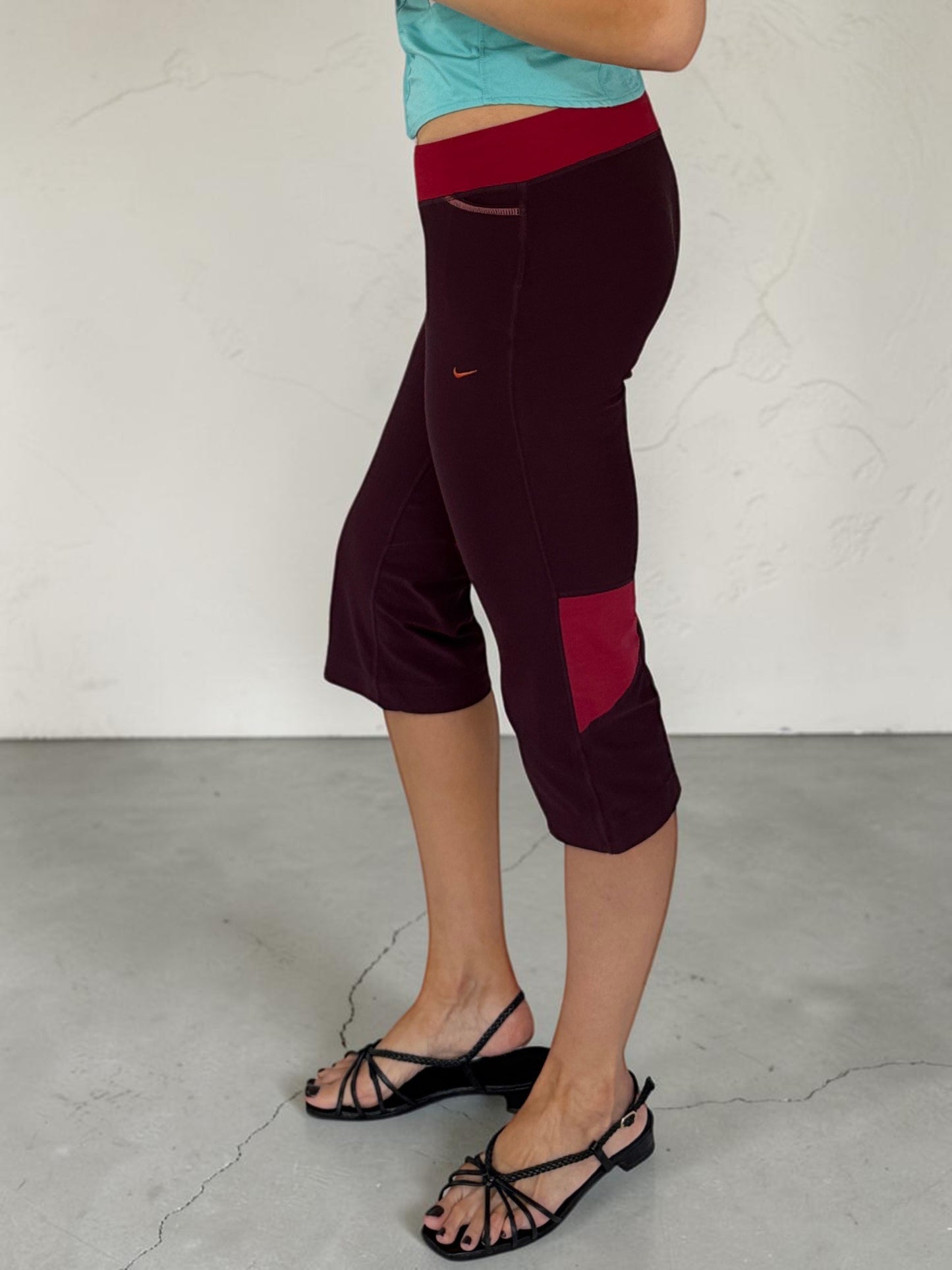nikeburgundyredcapriside2