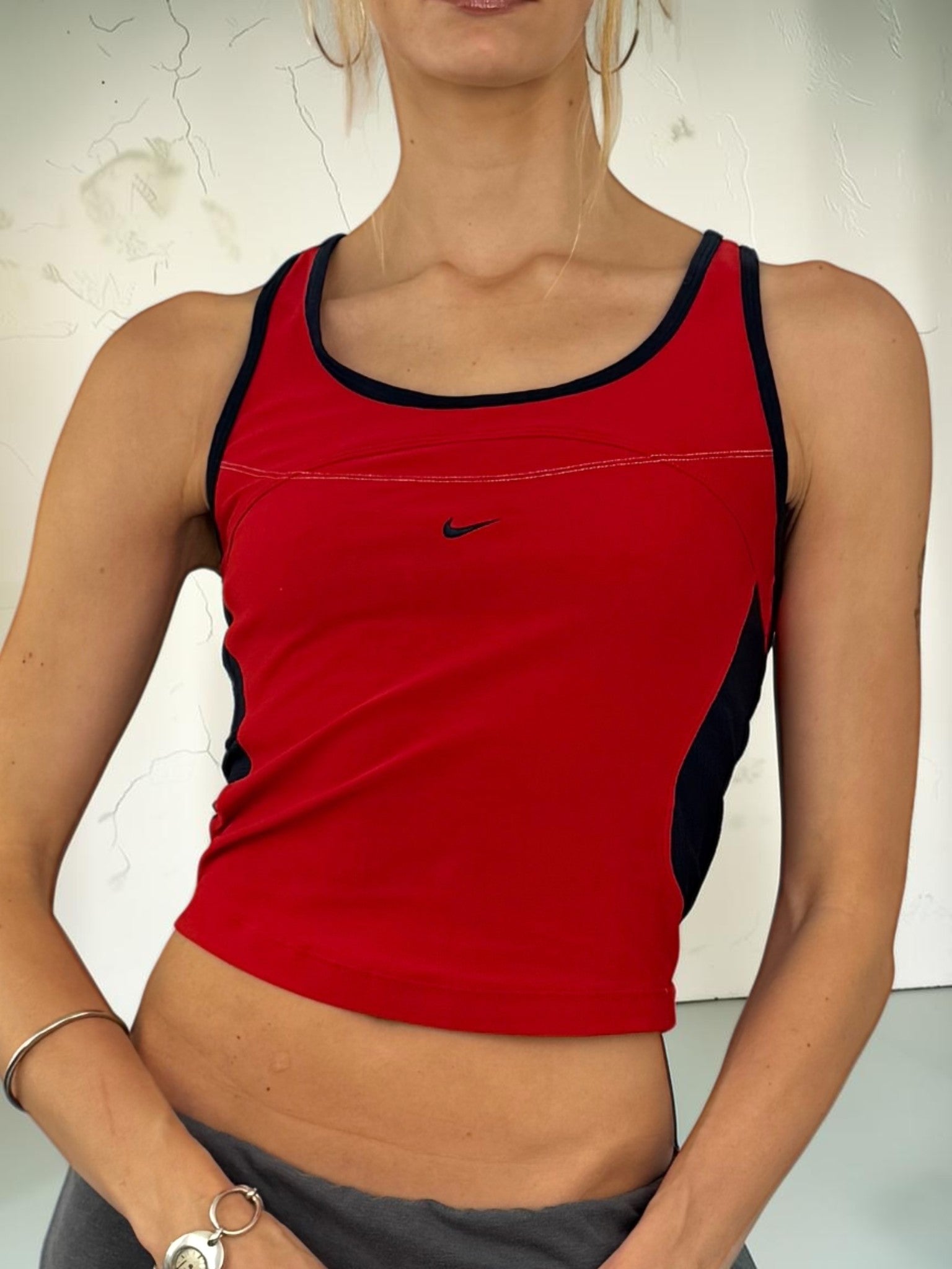 nikeredblackmeshtopfront