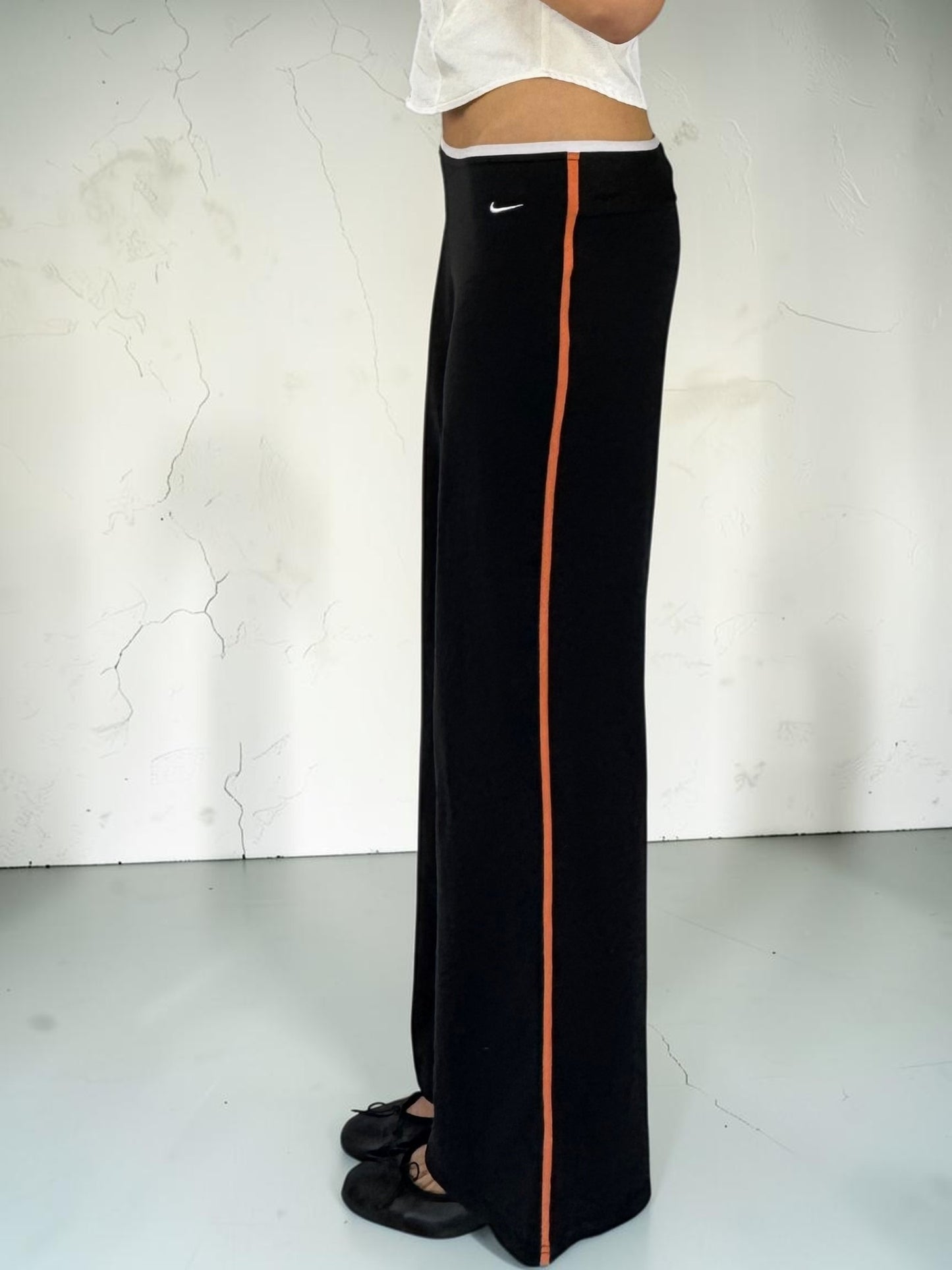 Nike White Trim Low-Waist Leggings
