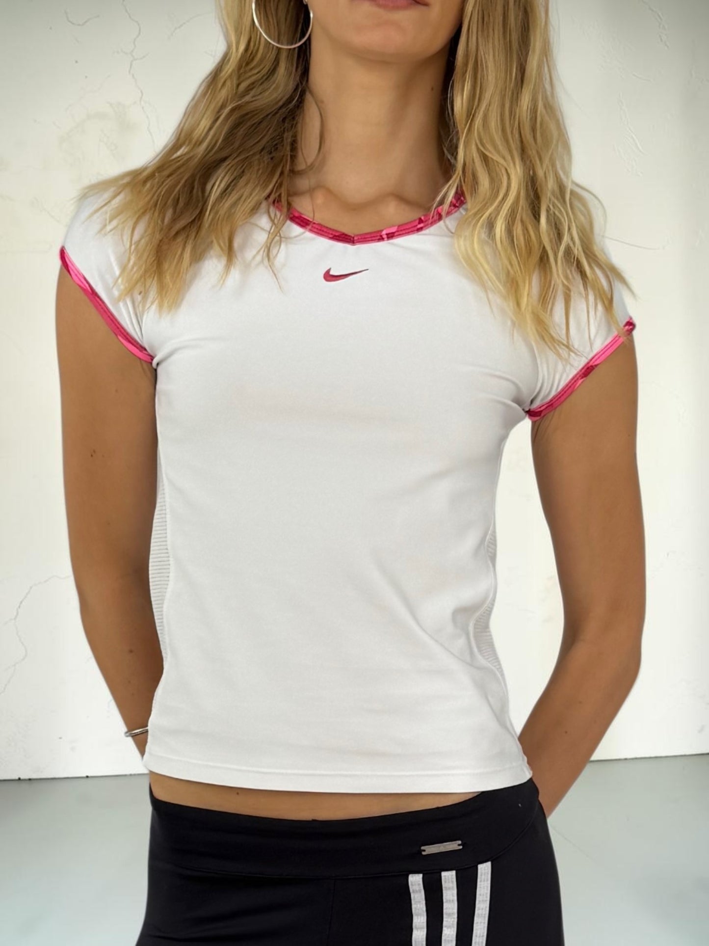 nikewhitepinkhemtopfront2